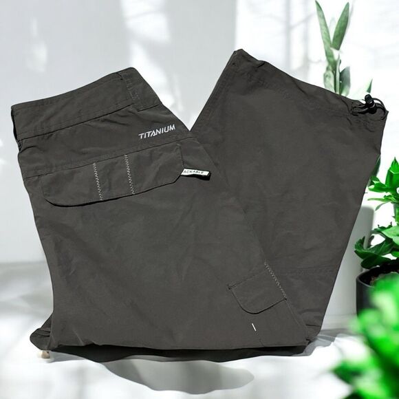 Columbia Capri Pants Women’s Size 8 Titanium Gray Cargo Packable Hiking - Picture 2 of 4